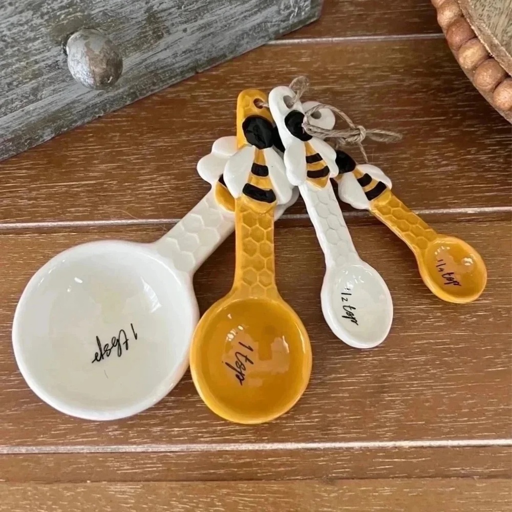 New Farmhouse Bee Ceramic Measuring Spoons